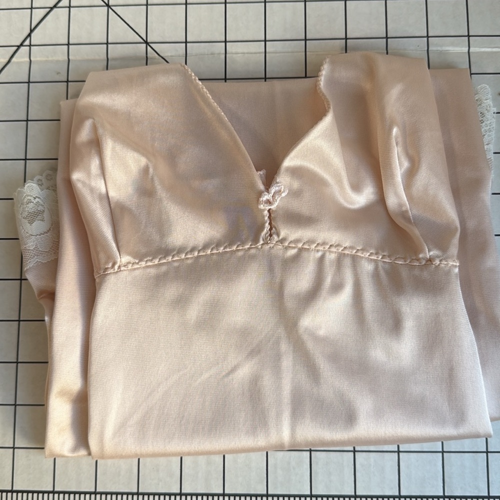 Vintage Formfit Nylon Full Slip | Size 38 (16–18) Tall | Pale Blush Pink/Peach